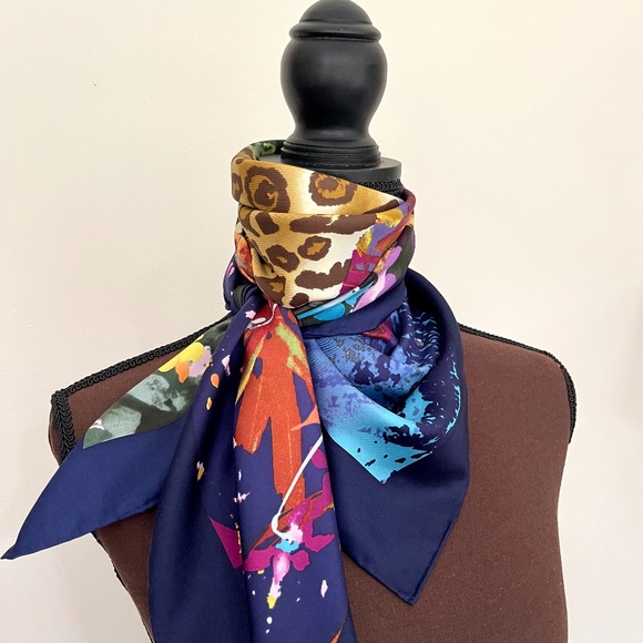 New Salvatore Ferragamo Scarf Leopard Flowers Blue Multicolor Silk Wrap - Picture 11 of 15